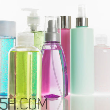 卸妝油會(huì)堵塞毛孔嗎？卸妝水卸妝乳和卸妝油的區(qū)別