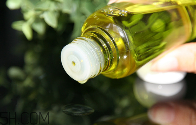 卸妝油可以祛痘嗎？卸妝油的錯(cuò)誤用法