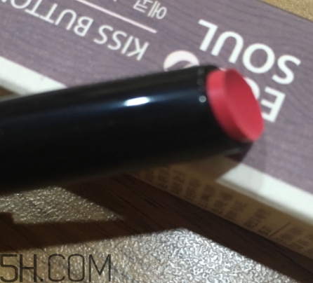 稚優(yōu)泉和得鮮哪個(gè)好？稚優(yōu)泉和得鮮口紅對(duì)比