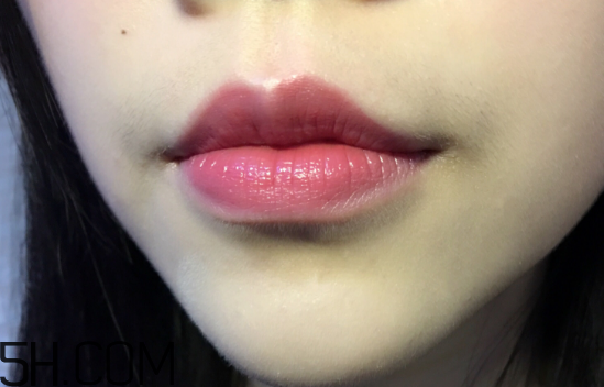 雅詩蘭黛和迪奧口紅哪個(gè)好用？雅詩蘭黛傾慕420口紅怎么樣？