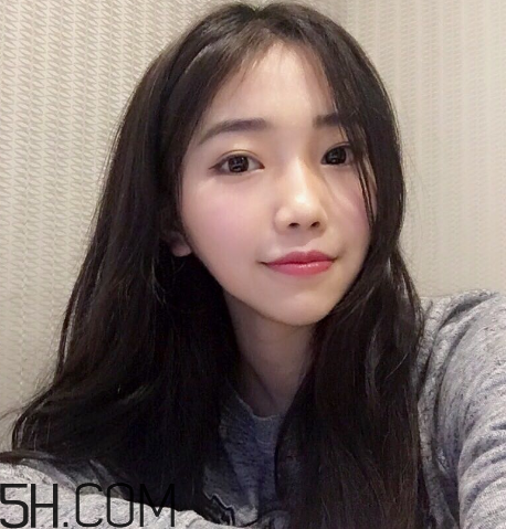 雅詩蘭黛和迪奧口紅哪個(gè)好用？雅詩蘭黛傾慕420口紅怎么樣？