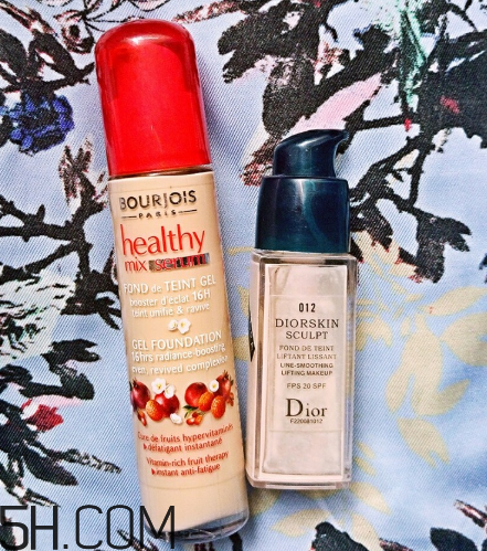 妙巴黎果療美肌粉底液好用嗎？妙巴黎果然和果療粉底液的區(qū)別對比