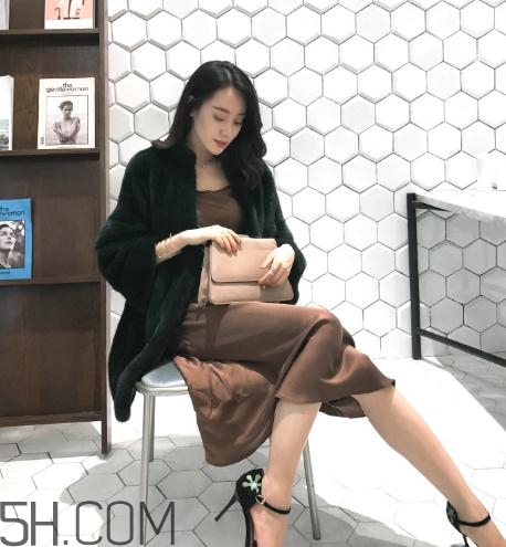 水貂絨毛衣會(huì)起球嗎？水貂絨起球怎么辦？