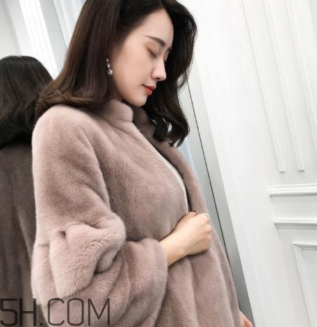 水貂絨大衣可以水洗嗎？水貂絨能用洗衣機(jī)洗嗎？