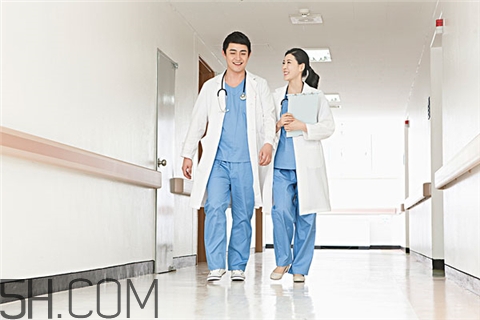 牙周炎跟腎虛有關(guān)系嗎？牙周炎跟上火有關(guān)系嗎？