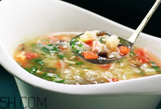 疙瘩湯是用什么面粉做的？疙瘩湯加入面粉的水是熱水還是冷水