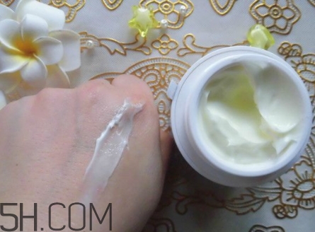 歌麗姬寶素顏霜副作用 歌麗姬寶素顏霜含鉛汞嗎？