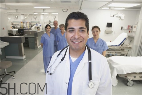 老花眼能開車嗎？老花眼能不能激光治療？