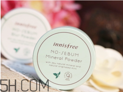 悅詩風吟散粉和粉餅哪個好用？粉餅和散粉的區(qū)別