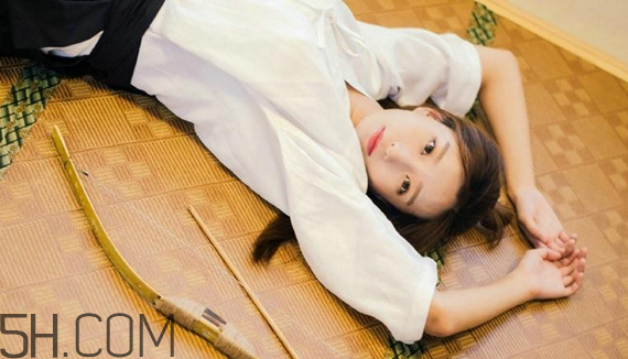 干濕兩用的粉餅怎么用？適合秋冬的粉餅推薦