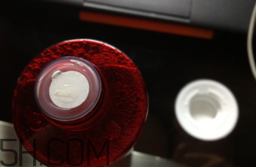 雅詩(shī)蘭黛紅石榴系列哪個(gè)好？雅詩(shī)蘭黛紅石榴水真假對(duì)比圖