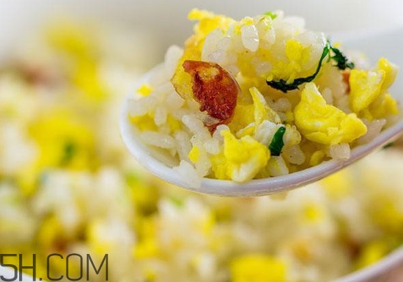 蛋炒飯和揚州炒飯有什么區(qū)別？蛋炒飯是發(fā)物嗎