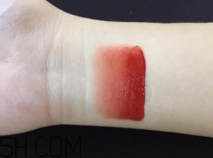 番茄紅是草莓紅嗎？番茄紅和草莓紅口紅區(qū)別