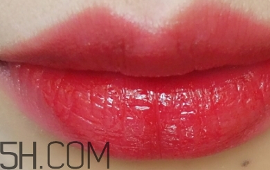 mac草莓紅和番茄紅像嗎？mac草莓紅和番茄紅對比