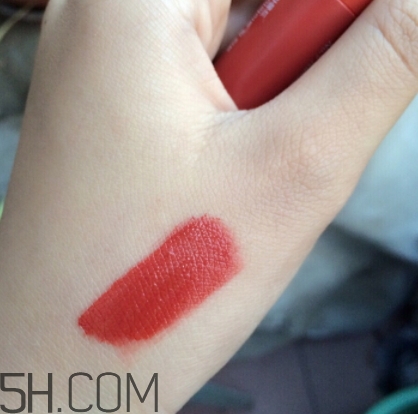 番茄色口紅顯白嗎？番茄色口紅好看嗎？