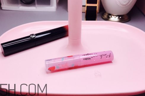 mistine草莓唇膏孕婦可以用嗎？mistine草莓唇膏保質(zhì)期一般多久？