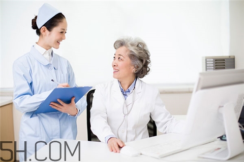 胃出血能抽煙嗎？胃出血能喝水嗎？