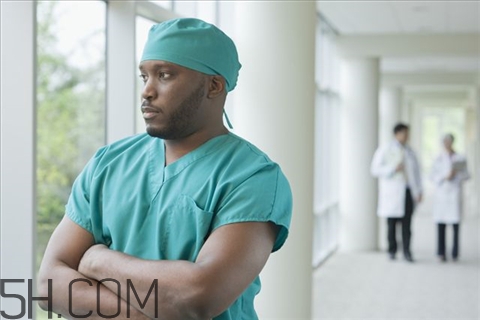 胃出血能喝牛奶嗎？胃出血能做胃鏡嗎？