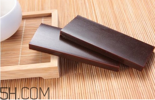 東阿阿膠是什么做的？東阿阿膠和福牌阿膠的區(qū)別