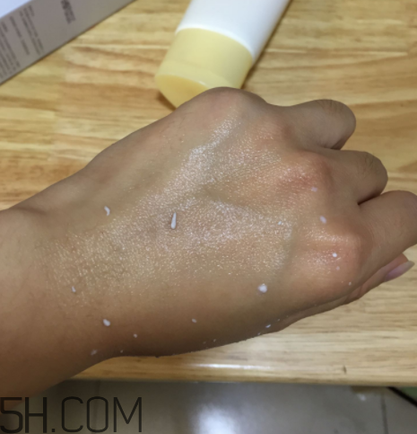 一葉子去角質(zhì)素怎么樣？一葉子去角質(zhì)素怎么用？