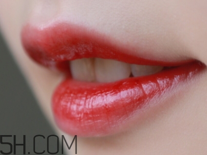 ysl黑管鏡面唇釉416真假辨別 ysl黑管鏡面唇釉416真假辨別