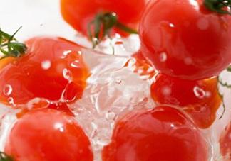 mac草莓紅和番茄紅像嗎？mac草莓紅和番茄紅對比