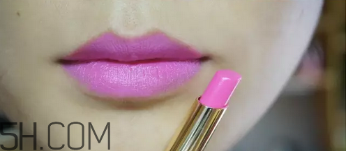 mistine羽翼口紅哪個(gè)色最火？mistine口紅在泰國賣多少錢？