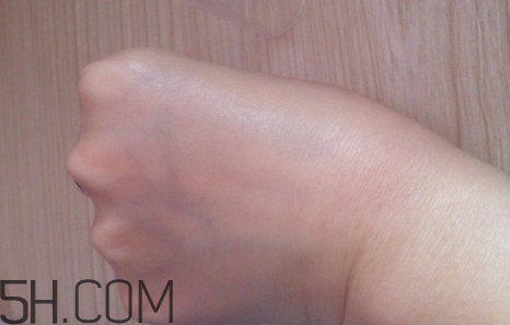 泰國(guó)mistine粉底液多少錢(qián)？mistine粉底液真假對(duì)比