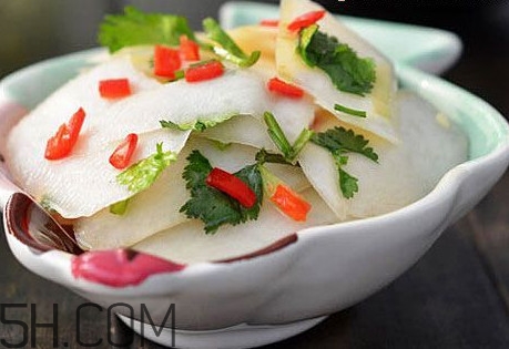 糖醋蘿卜皮怎么做？怎么用菜刀削蘿卜皮和薄蘿卜片