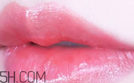 草莓紅口紅是什么顏色？草莓紅口紅效果圖