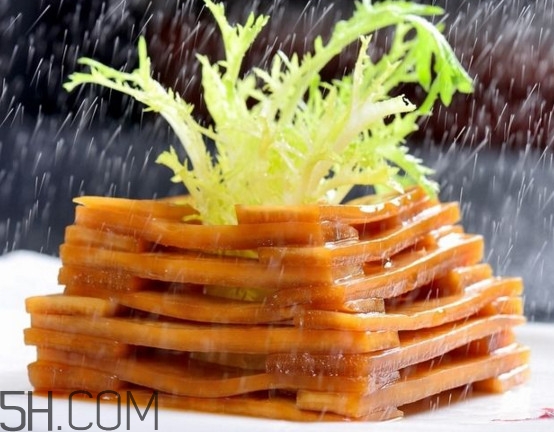 新鮮蘿卜皮是什么意思？東北話吃蘿卜皮長大的是什么意思