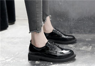 漆皮鞋子容易皺嗎？漆皮鞋子磨腳怎么辦？