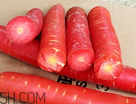 紅蘿卜的營養(yǎng)價(jià)值_紅蘿卜的功效與作用及食用方法