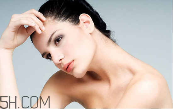 用完氣墊bb霜再用粉底液會(huì)怎樣？粉底液能遮瑕嗎？