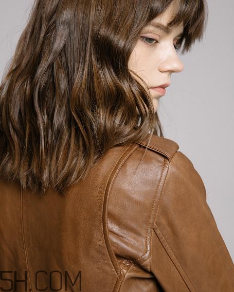 羊皮衣服有味怎么去除？羊皮衣服破了怎么辦？