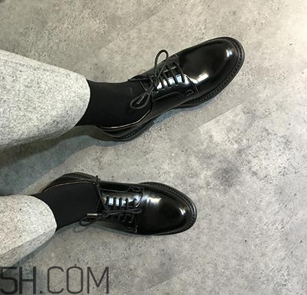 牛皮鞋沾上油怎么辦？牛皮鞋上的油漬怎么去除？