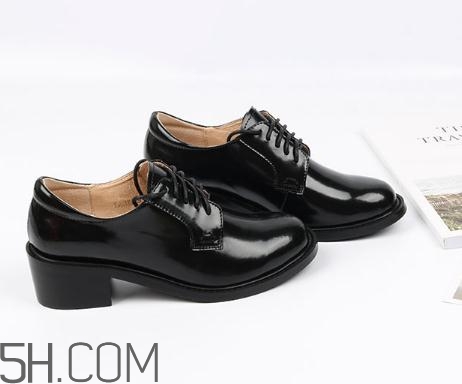 牛皮鞋子發(fā)霉怎么清洗？牛皮鞋子變黃怎么清洗？