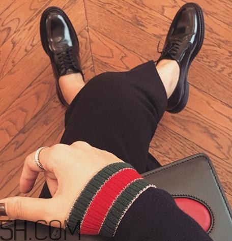 漆皮鞋劃痕怎樣處理？漆皮皮鞋劃痕怎么修復(fù)？