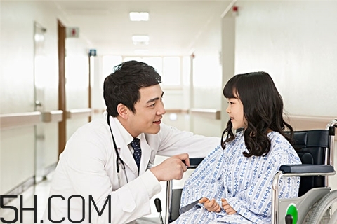 骨折用紅外線烤燈嗎？骨折做什么手術？