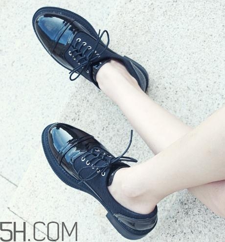 漆皮鞋裂了怎么辦？漆皮鞋可以用鞋油嗎？