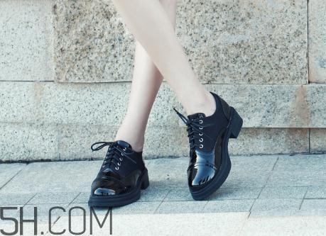 漆皮鞋裂了怎么辦？漆皮鞋可以用鞋油嗎？