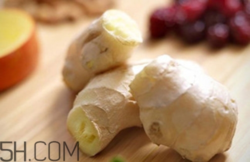 頭發(fā)油怎么辦？頭皮屑很多怎么去除？