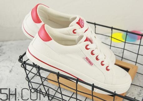 板鞋要買(mǎi)大一碼嗎？板鞋會(huì)越穿越大嗎？