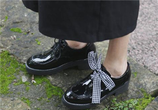 漆皮皮鞋起皮怎么處理？鞋子漆皮掉了怎么辦？