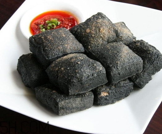 炸臭豆腐的汁怎么調(diào)？正宗臭豆腐制作方法