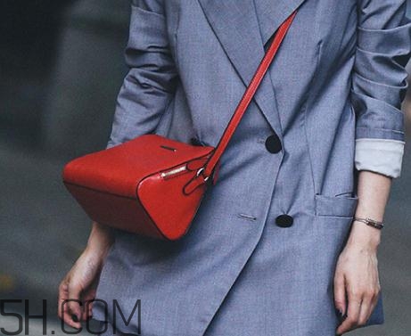 牛皮包包會很硬嗎？牛皮包包皺了怎么辦？