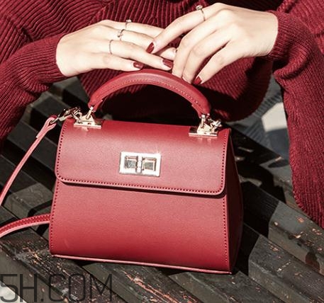 牛皮包包發(fā)霉怎么清洗？牛皮包包味道很大怎么辦？