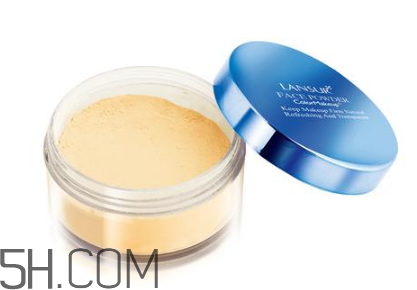 夏天怎么補涂定妝粉？定妝粉定妝的使用方法