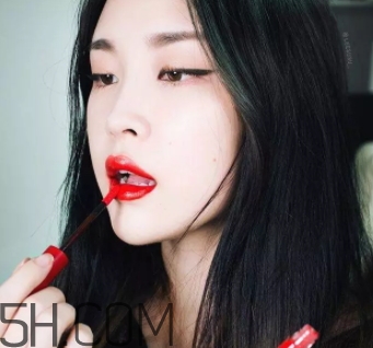 阿瑪尼408多少錢(qián)？阿瑪尼限量簽名紅管408專(zhuān)柜價(jià)格