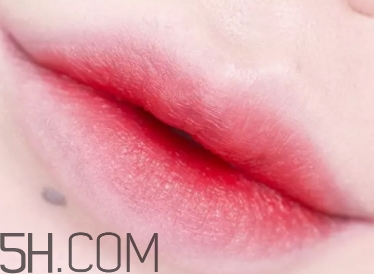 阿瑪尼408多少錢(qián)？阿瑪尼限量簽名紅管408專(zhuān)柜價(jià)格